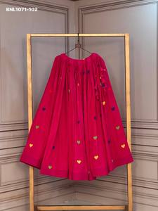 Colección de Lehengas acampanadas de algodón Cora con bordado de hilo de colores dispersos en forma de corazón para festivales - Proveedor y exportador mundial - Product Image 4
