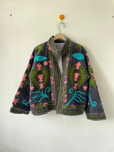 Chaqueta de terciopelo bordada a mano para mujer, estilo bohemio, vintage, étnico, estilo Suzani, abierta por delante, corta. - Product Image 4