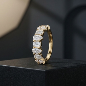 Anillo de Diamantes en Oro Amarillo de 10K con Corte Esmeralda y Corte Pera Alternados, Diamantes Cultivados en Laboratorio de Múltiples Formas, Banda de Diamantes de Media Eternidad - Product Image 4
