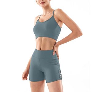 Ensemble de yoga pour femme, couleur unie, débardeur à col rond et short taille haute, ajusté, anti-humidité, respirant, séchage rapide, 100% coton, personnalisable pour équipe - Product Image 1