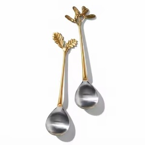 Ensemble de cuillères et fourchettes à salade en acier inoxydable plaqué or avec manche en forme de feuille pour la maison, les restaurants et les hôtels - Product Image 3