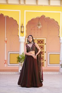 Vêtements indiens et pakistanais de créateurs à bas prix, Lehnga Choli de mariée avec dupatta pour femmes, pour mariage et tenue de fête pour filles - Product Image 1