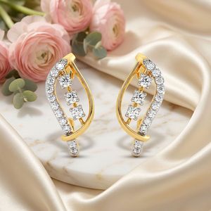 Pendientes de Oro Amarillo con Diamantes Cultivados en Laboratorio, Diseño de Hoja Curva y Calado - Product Image 3