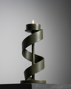 Support de Bougie Métallique Vert Mat Abstrait de Luxe, Unique avec Ruban Spirale, pour Bougies Coniques et Piliers, Décoration Artisanale pour Table de Salon d'Hôtel - Product Image 2