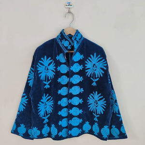 Veste courte en velours brodée Suzani bleue, faite à la main, design vintage œil porte-bonheur, écologique, réversible, hiver, bohème, hippie, cadeau - Product Image 1