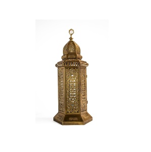Lanterne marocaine artistique en fer pour l'éclairage des bougies, créant des motifs d'ombres décoratifs et une lueur atmosphérique chaleureuse - Product Image 3
