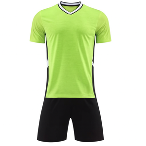 Camiseta de Fútbol para Hombre, Cuello en V, Color Verde Lima, Manga Corta, Poliéster que Absorbe la Humedad, Ropa Deportiva para Todas las Temporadas, Diseño Sólido - Product Image 1