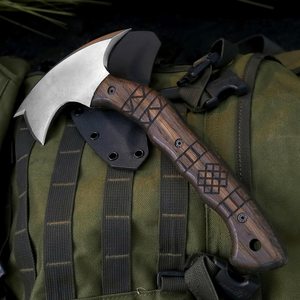 Hache avec lame en acier au carbone et manche en bois pour la survie - Product Image 4
