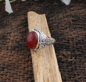 Anillo de Boda con Bisel de Ónix Rojo Natural, Plata de Ley 925, Joyería Clásica Hecha a Mano para Mujer - Product Image 4