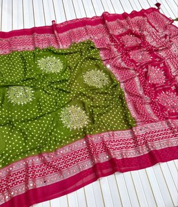 Sari de Georgette con Estampado Celestial y Lentejuelas, Sari de Lujo con Espejo, Sari Festivo de Crepé con Espejo de Mano, Sari Elegante con Borlas y Lentejuelas - Product Image 3