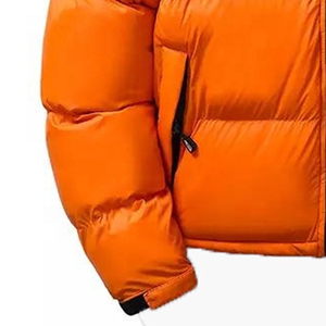 Chaqueta de hombre brillante con capucha, corta, gruesa, de invierno, estilo bomber, acolchada, de fábrica directa. - Product Image 2