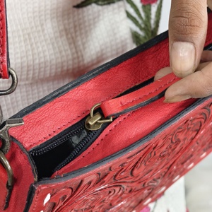 Bolso Bandolera Bohemio de Cuero Genuino Rojo Vintage para Mujer, con Estampado Floral, Correa Cruzada, Resistente al Agua y Antirrobo - Product Image 2