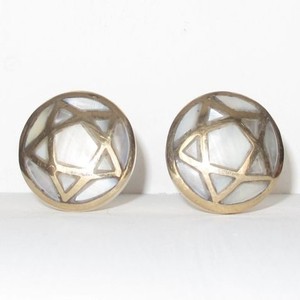 Boutons de meuble en laiton doré en gros, poignées et tirants décoratifs en nacre blanche pour commodes et cuisines par lametierartz - Product Image 1