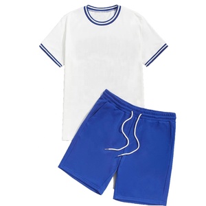 Conjunto personalizado informal de 2 piezas para hombre, camiseta a rayas con estampado de letras, pantalones cortos con cordón, técnica bordada, hombro caído, sólido - Product Image 1