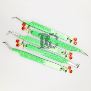 Pince à épiler de qualité supérieure Extensions de cils en acier inoxydable durables Pince à épiler en vert cerise breloque vison Logo en option - Product Image 3