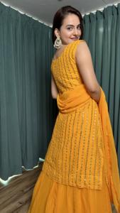 Elegante Conjunto de Lehenga Choli de Georgette hasta el Suelo con Bordado Pesado de Espejos Pagdi y Dupatta de Georgette a Juego para Ocasiones Festivas - Product Image 3