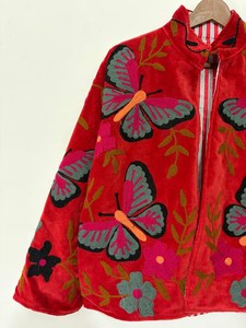 Chaqueta Boho de Terciopelo Rojo Intenso con Bordado Floral Suzani, Lujosa y Colorida, Estilo Vintage - Product Image 4