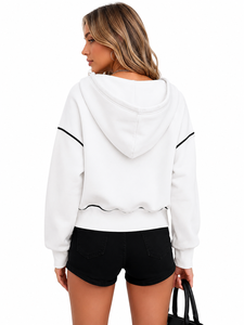Sudadera con capucha blanca de media cremallera, manga larga, estilo oversize, con ribete en contraste, para uso casual. - Product Image 2