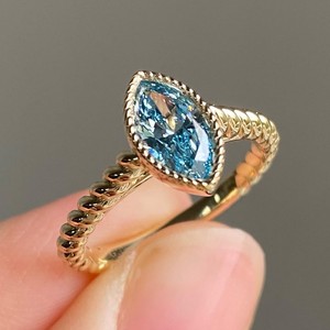 Bague de Fiançailles Vintage en Or 14K avec Diamant Bleu de Laboratoire Taille Marquise, Bande Torsadée et Sertissage Milgrain, Bague d'Anniversaire pour Femme - Product Image 5