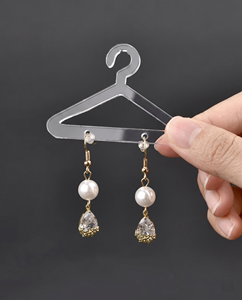 ที่แขวนต่างหูแบบแก้วดีไซน์หรูหรา รุ่น Earring Display Stand ปรับแต่งได้ สำหรับต่างหูเดี่ยว ดีไซน์ทันสมัย - Product Image 3