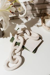 Sculpture de chaîne à maillons en bois au design moderne, décoration artistique pour table de bureau ou de maison - Product Image 5