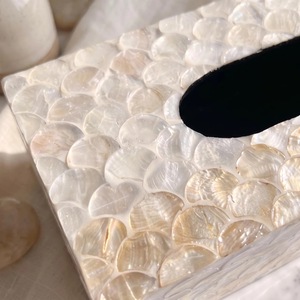Porta pañuelos moderno hecho a mano de ILAHI con incrustaciones de nácar, ecológico y multiusos, de Uttar Pradesh - Product Image 1