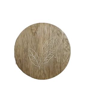 Elegante juego de posavasos de madera con talla artística, ideal para regalos de inauguración de la casa, bodas y celebraciones especiales - Product Image 1