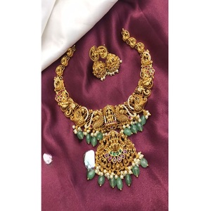 Ensemble collier et boucles d'oreilles de qualité supérieure, finition or antique, avec moissanite, pour cadeau de mariage, à porter en occasion spéciale, pour femmes - Product Image 1