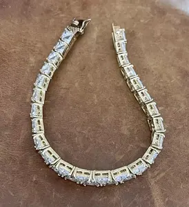 Bracelet tennis Tishya en moissanite taille trillon, plaqué or jaune 925 sur argent sterling, style vintage, bijoux pour homme - Product Image 4