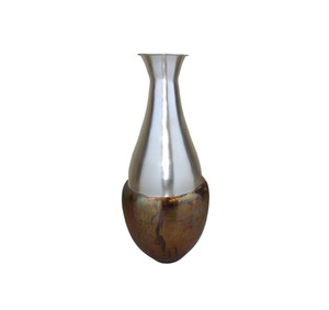 Jarrón Decorativo de Aluminio Hecho a Mano de Primera Calidad para Interiores Residenciales y Comerciales con Estilo - Product Image 3