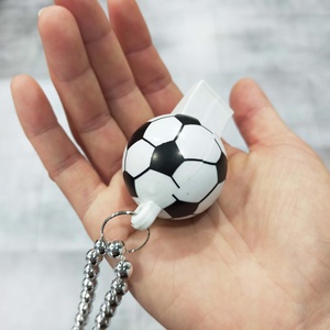 Colliers sifflets de football avec design de ballon - Accessoires parfaits pour les fêtes de match - Product Image 3