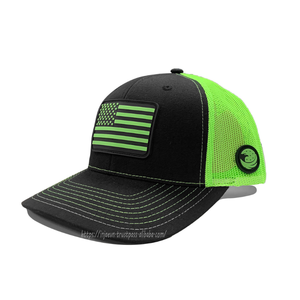Casquettes en maille respirante à 6 panneaux avec patch en caoutchouc personnalisé multicolore, fermeture réglable pour hommes, vente en gros de couvre-chefs professionnels - Product Image 4