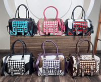 Tas Selempang Kulit Asli Motif Kotak-Kotak Merah Hitam Rantai Desain Terbaru 2026 Unisex