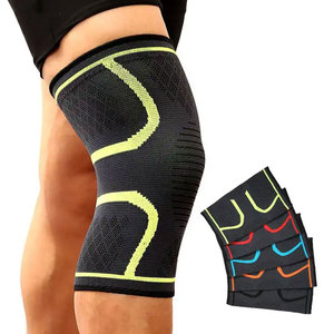 Genouillère Élastique pour Hommes, Soutien Sportif Noir avec Logo Personnalisé Imprimé et Design Rayé Coloré - Product Image 6