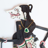 Marionnette de l'ombre Wayang Kulit Petruk en cuir indonésien artisanal, décoration de table traditionnelle javanaise, objet d'art ethnique