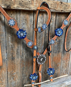 Conjunto de cabezada y pechera de cuero marrón premium con hebilla de diseño de una sola oreja, con adornos florales, para equitación HORZE, ¡el más vendido! - Product Image 1