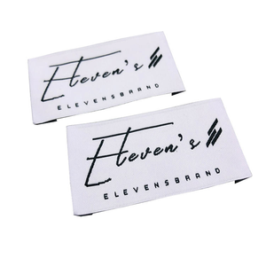 Étiquettes de col de vêtement personnalisées en polyester tissé à coudre avec marquage à chaud et bord découpé au laser, coupe droite, pliées - Product Image 3