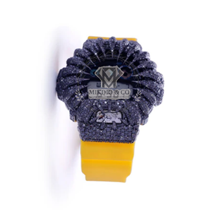 Montre de sport de luxe pour homme personnalisée OEM, sertie de moissanite violet foncé, avec couronne à pointes, lunette entièrement sertie de diamants, double affichage et bracelet en caoutchouc jaune - Product Image 6
