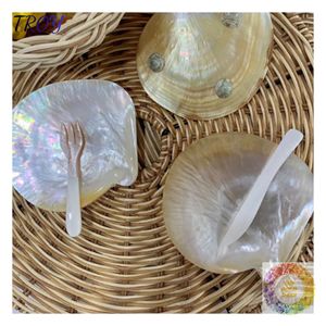 Assiette en nacre fabriquée à partir de coquillages naturels pour une décoration intérieure unique et des collections de boutiques pour un décor côtier - Product Image 2