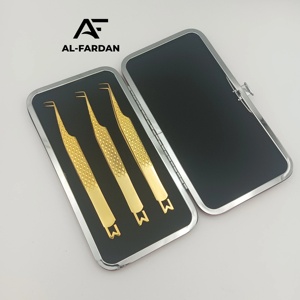 Pinzas para Pestañas con Punta en Ángulo de 90 Grados, Diseño de Corte CNC, Acero Inoxidable Sólido, Logotipo Personalizado, Estuche Magnético - Product Image 1