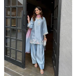 Nuevo conjunto de 3 piezas de diseñador para fiesta, estilo Farshi Salwar y Dupatta, en seda satinada malaya con bordado de lentejuelas y múltiples agujas. - Product Image 1