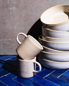 แก้วกาแฟเซรามิกทรงคลาสสิกเคลือบสีทรายอุ่น ดีไซน์ทรงตรง หูจับแข็งแรง เก็บความร้อนได้ดี เหมาะสำหรับใช้ในชีวิตประจำวัน - Product Image 6