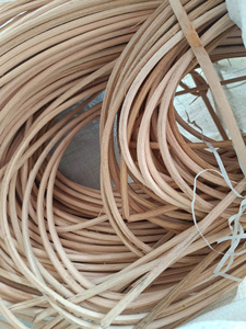 Vente en gros de rotin naturel beige de 7 à 40 mm pour meubles en osier, chaises, paniers, plateaux, abat-jour et accessoires de décoration faits à la main - Product Image 4