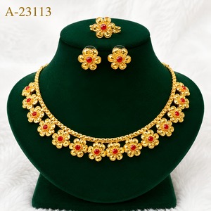 ชุดเครื่องประดับชุบทอง 24K ลายดอกไม้ ประดับเปลือกหอย ดีไซน์ทันสมัยสำหรับผู้หญิง เหมาะสำหรับงานแต่งงาน รุ่น A-23111 - Product Image 4