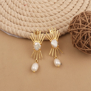 Boucles d'oreilles pendantes en perles d'eau douce dorées effet soleil pour femme, bijoux bohèmes et éblouissants, faites à la main, tendance - Product Image 4