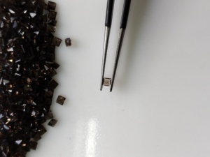 Cuarzo Ahumado Natural de 2.5MM, Corte Princesa Cuadrado, Gema Suelta de la Mejor Calidad para Joyería y Fabricación de Collares - Product Image 3