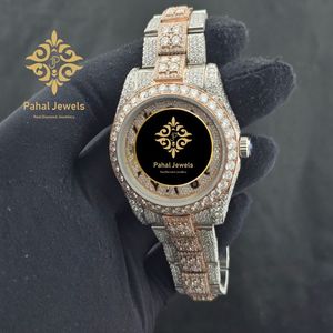นาฬิกา Pahal Jewels ประดับเพชรและคริสตัลแซฟไฟร์ ตัวเรือนสแตนเลสสตีลสองสี พร้อมโมอิสซาไนต์ ดีไซน์หรูหราทันสมัยสำหรับทุกเพศ ขนาด 40 มม. ระบบอนาล็อก - Product Image 2
