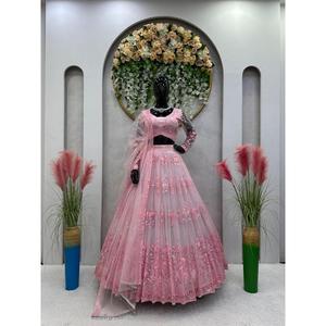 LEHENGA CHOLI à sequins en filet doux et tendance avec DUPATTRA ROSE BEBÉ - Product Image 3