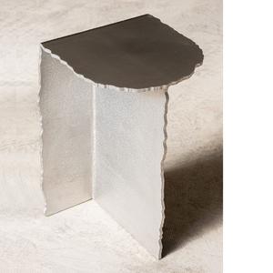 Mesa Auxiliar de Aluminio Elegante de Alta Calidad, Muebles de Primera Calidad, Detalle Metálico, Mesa Otomana para Sala de Estar, Hogar u Hotel, en Latón - Product Image 4