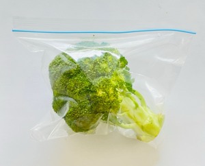 Sac à fermeture éclair en plastique résistant aux hautes températures et au micro-ondes fabriqué au Vietnam Produit chaud pour le stockage des aliments au réfrigérateur - Product Image 2